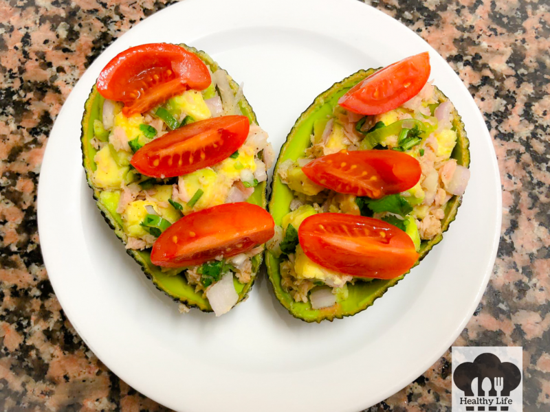 Aguacate relleno de atún